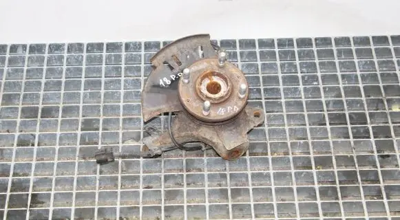 Hyundai i20 (PB PBT) Front wheel hub