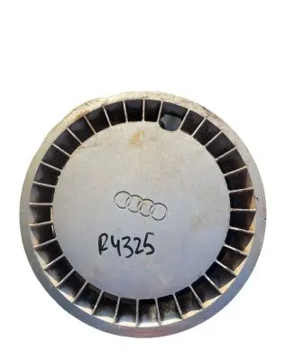 Audi 80 90 B2 R14 wheel hub/cap/trim 811601147B