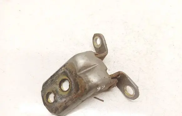 Nissan X-Trail T30 Rear door lower hinge