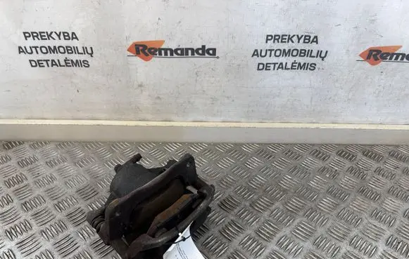 Toyota Auris E180 Front brake caliper