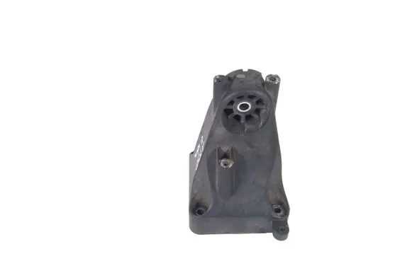 Mercedes-Benz S W222 Engine mounting bracket A6422230100