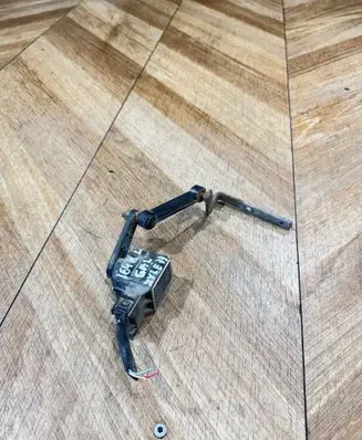 Mercedes-Benz ML W164 Air suspension front height level sensor A0105427717