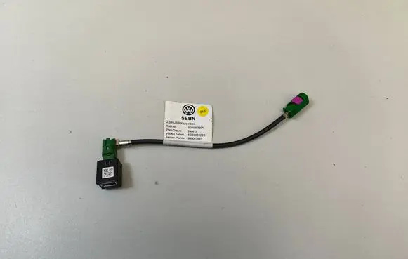 Volkswagen Golf VII USB socket connector 5G0035320A 5Q0035726 5G0035320C