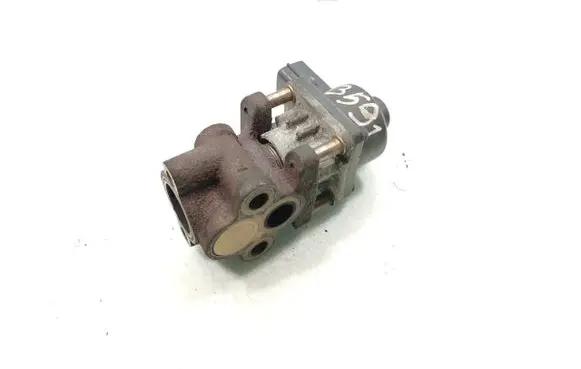 Subaru Legacy EGR valve AA600302