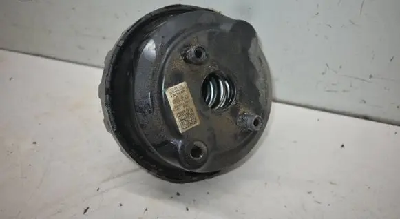 Volkswagen Tiguan Brake booster 5N2614105E