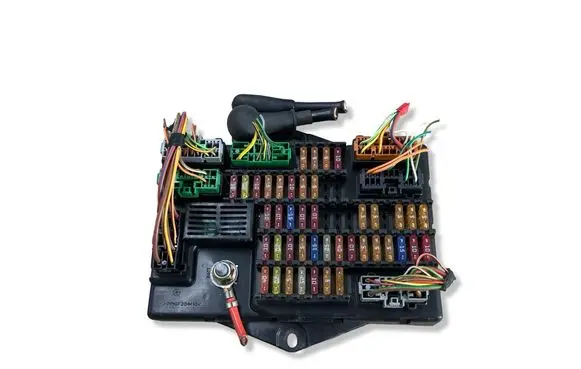 Jaguar XJ X350 Fuse module 2W9314A073CE