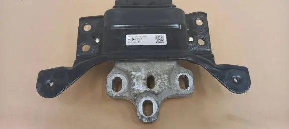 Skoda Octavia Mk3 (5E) Engine mount bracket 5Q0199555