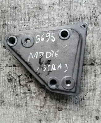 Opel Astra J Engine mounting bracket