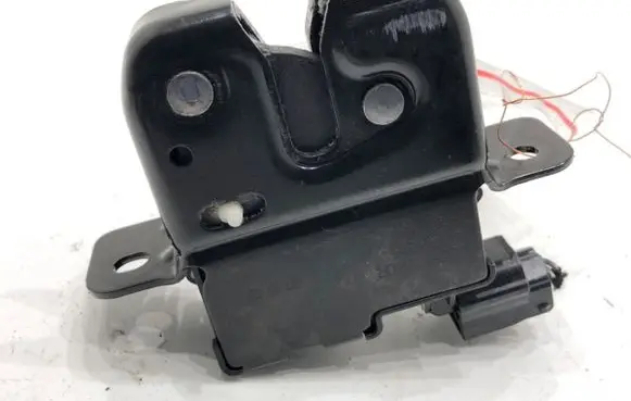 Dacia Duster II Tailgate exterior lock 905037230R
