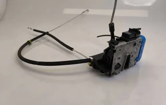 Audi A8 S8 D2 4D Rear door lock 4D0839015A