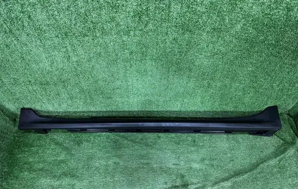 Suzuki Swift III Front sill (body part) 7722168R0