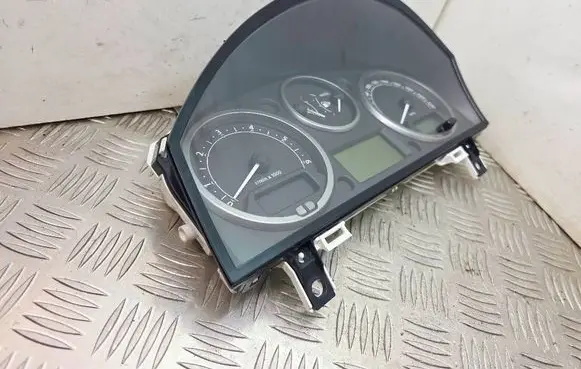 Land Rover Range Rover Sport L320 Speedometer (instrument cluster) YAC500463