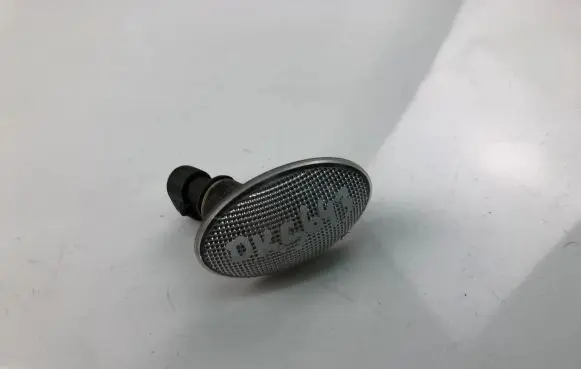 Opel Corsa C Front fender indicator light 13191554