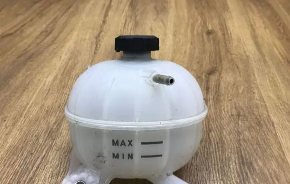 Hyundai Tucson TL Coolant expansion tank/reservoir 25430D3700