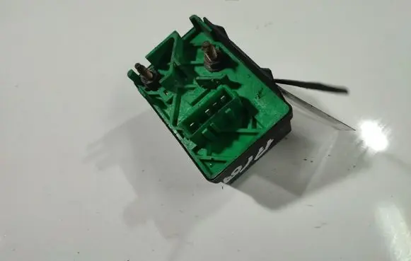Peugeot 406 Glow plug pre-heat relay 9639912580