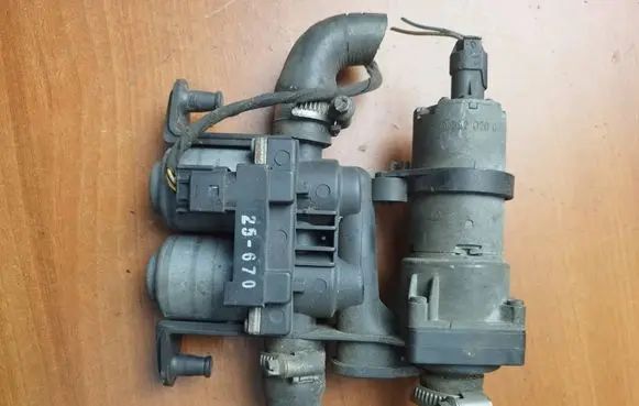 BMW 5 E39 Electric auxiliary coolant/water pump 8374994