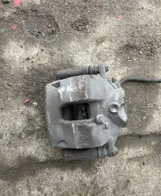 Mercedes-Benz C W204 Front brake caliper 4547