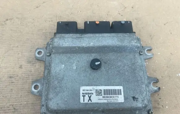Nissan Qashqai Engine control unit/module MEC940240