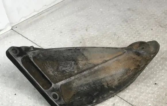 BMW 5 E60 E61 Engine mounting bracket 6771069