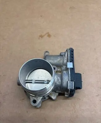 Peugeot 3008 II Throttle valve 9818664880 28005 F01R00Y130