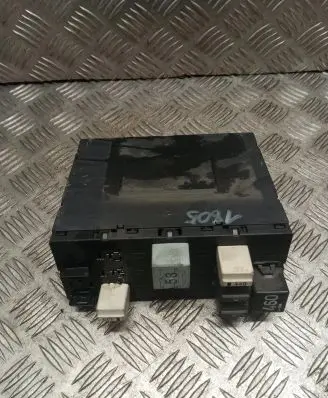 Volkswagen Touran I Fuse box set 1K0937049M