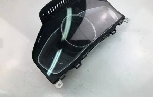 Volvo V70 Speedometer (instrument cluster) 31453148