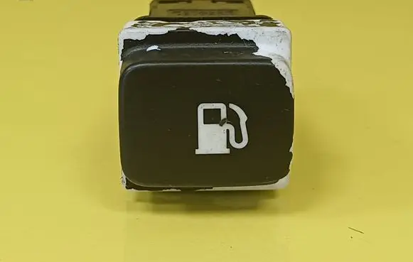 Citroen C4 I Fuel tank opening switch 96530658XT