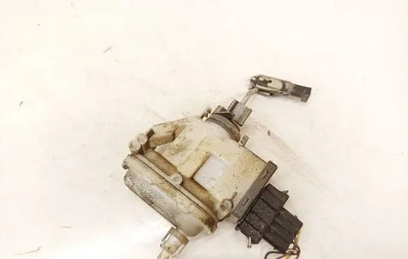 Volkswagen PASSAT B4 Central locking vacuum pump 3A0862153B