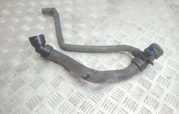 Volkswagen PASSAT B5.5 Engine coolant pipe/hose