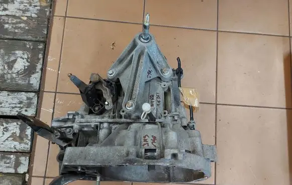 Nissan Micra Manual 5 speed gearbox JH31408200137170