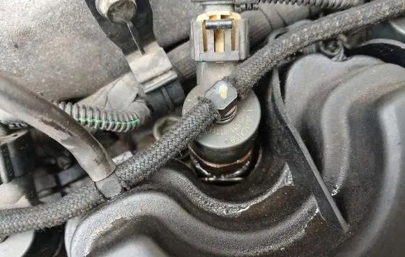 Opel Zafira B Fuel injector 0445110165
