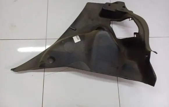 Toyota Yaris Other trunk/boot trim element 6473052010