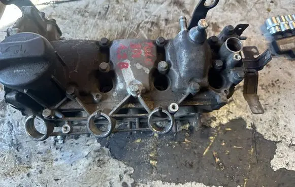 Volkswagen Polo Engine head 030103374E
