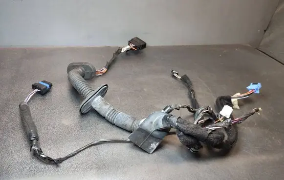 Renault Master III Front door wiring loom 8200778254B