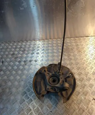 Mercedes-Benz C W203 Rear wheel hub A2030705
