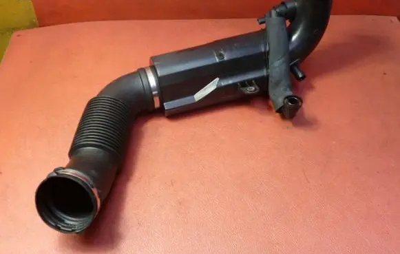 BMW 2 F46 Intake resonator 7619268