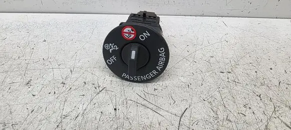 Renault Captur Passenger airbag on/off switch 681995290R