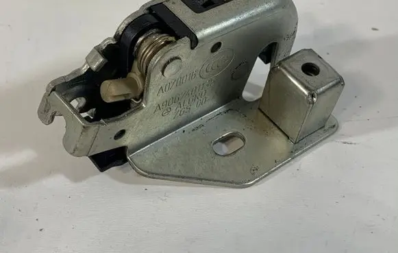 Loading door lock