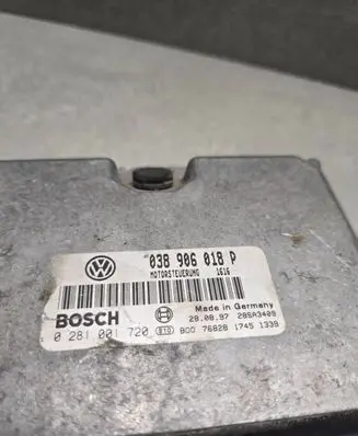 Volkswagen PASSAT B5 Engine control unit/module 038906018P