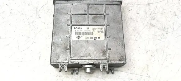 Volkswagen PASSAT B5 Engine control unit/module 0281001555 028906021DT 28SA2969