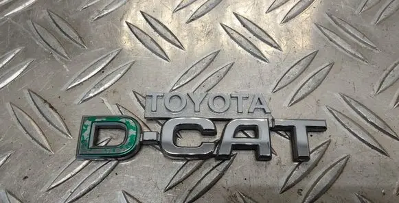 Toyota Avensis T270 Fender model badge letters 