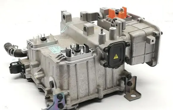 Voltage converter inverter