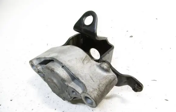 Toyota Prius (NHW20) Engine mounting bracket