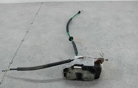 Alfa Romeo 159 Front door lock 