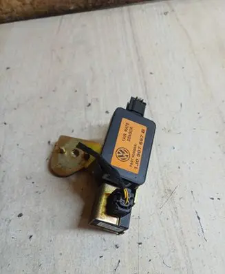 Volkswagen New Beetle ESP acceleration yaw rate sensor 1J0907657B