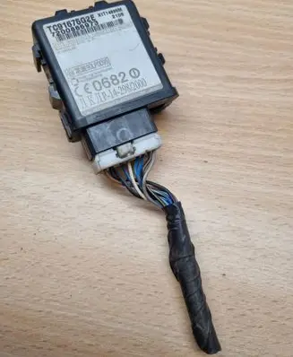 Mazda 323 F Immobilizer control unit/module TC91675G2E
