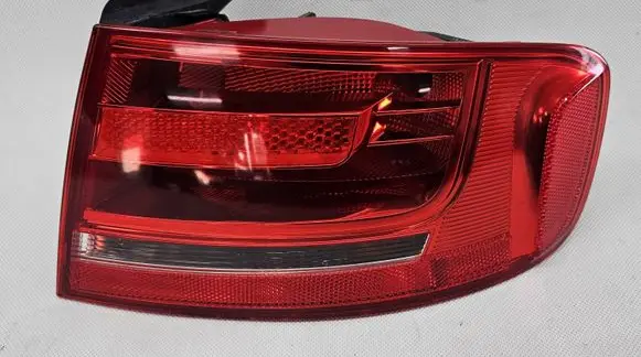 Audi A4 S4 B8 8K Rear/tail lights AUDI A4 B8 SEDAN LAMPA TYŁ TYLNA PRAWA ZWYKŁA