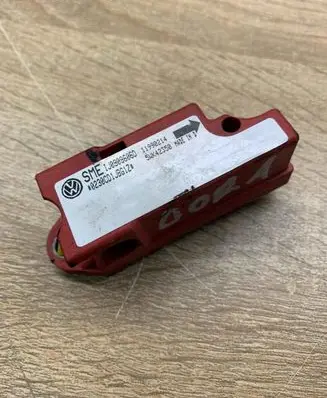 Volkswagen Golf IV Airbag deployment crash/impact sensor IJ0909606D 11990214