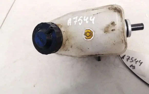 KIA Sorento Brake fluid reservoir 