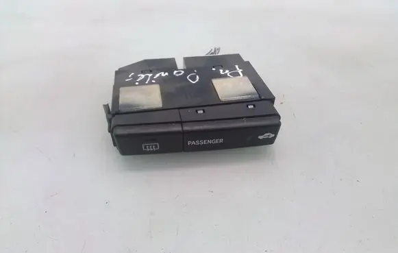 Toyota Avensis T250 Windscreen/window heater switch 8679006130C